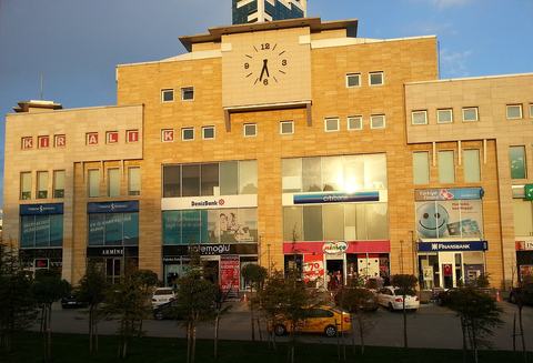 Kağıt Kalesi: Akreditifler Nasıl Çalışır ve İhracatçılar Nerede Hata Yapar